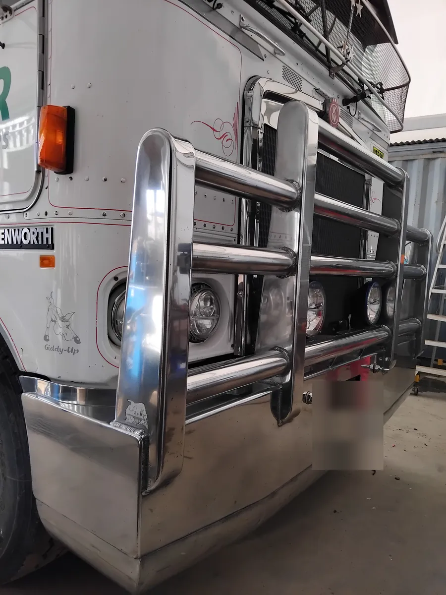 Polished Kenworth bullbar, Perth